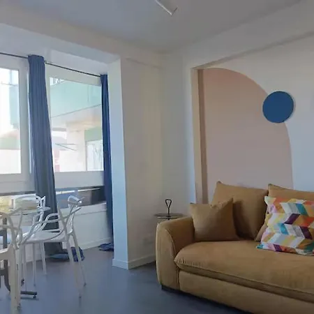 Spacious & Near The Subway أمادورا