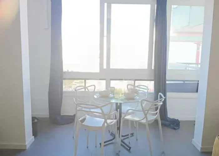 Spacious & Near The Subway